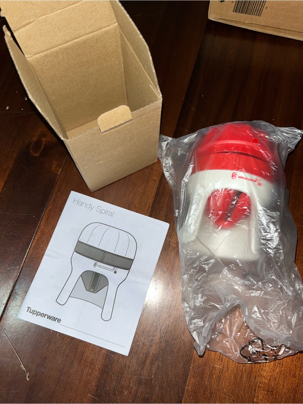 Tupperware Handy Spiral Peeler in Red and White